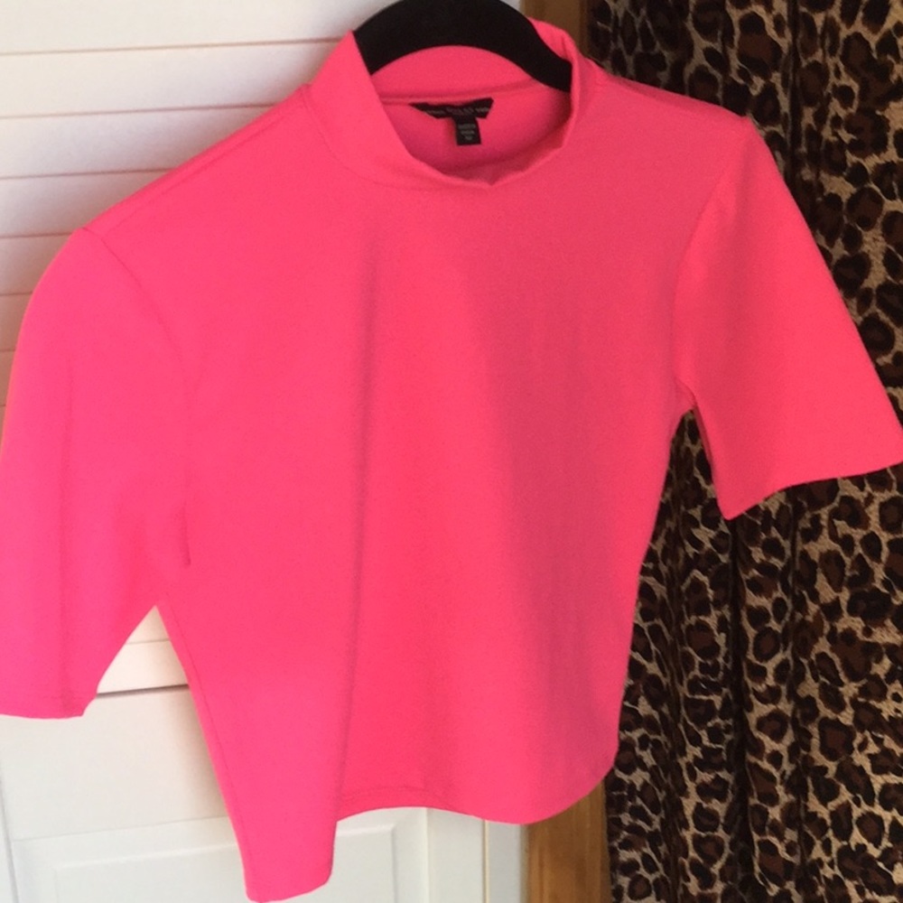 XS Guess crop top T hot pink stretchy smooth elbow